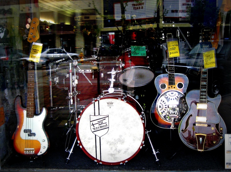 alt:"Toko Gitar dan Drum"